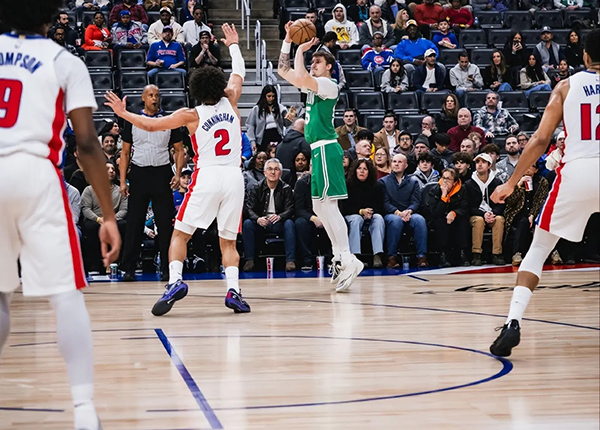 活塞1分险胜凯尔特人豪取三连胜，三杀对手拉大东部榜首差距