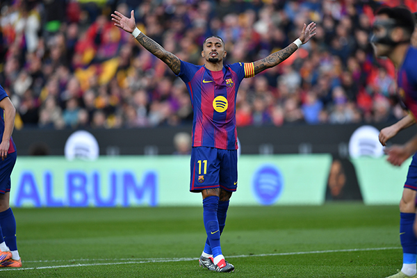 每体列数据：拉菲尼亚缺阵4场→巴萨全输，巴西边锋=隐形护体