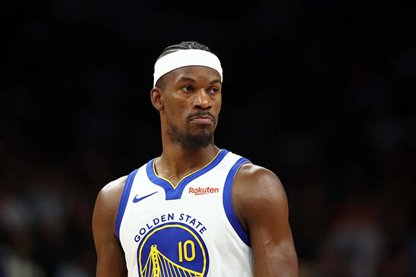 巴特勒临时退赛引意外，勇士三连胜稳步冲击季后赛