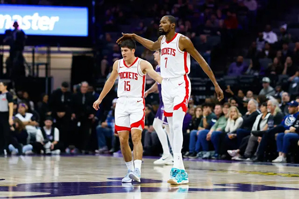 火箭险胜活塞稳坐西部第四,谢泼德成逆境英雄,杜兰特明示乌度卡多用他