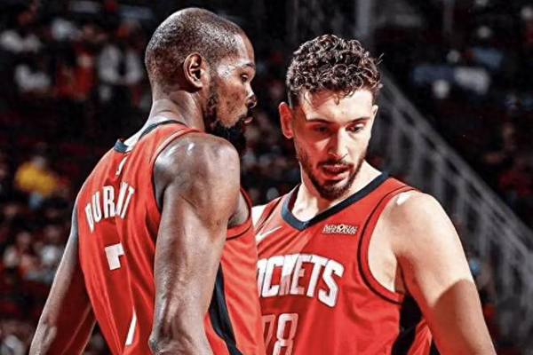 37岁杜兰特独砍32分率火箭掀翻活塞,赛后舆论两极分化