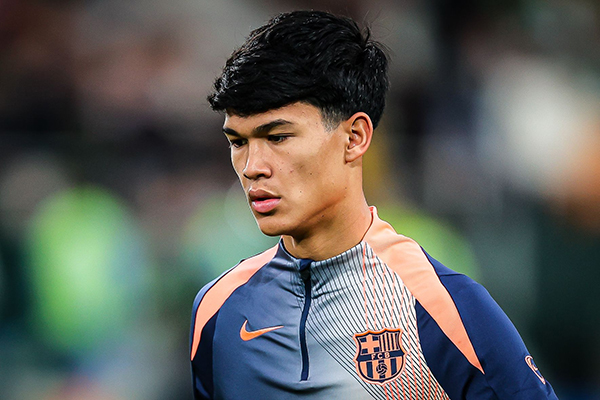 《队报》头版：德罗首触即显大师级，战术秒融堪称即插即用