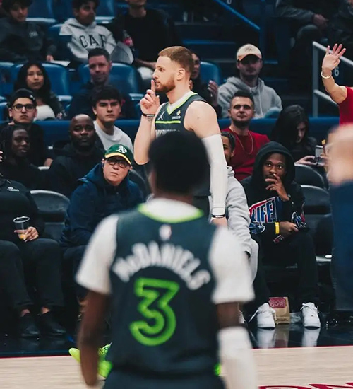 森林狼25分大胜残阵勇士终结5连败，内线双塔立头功