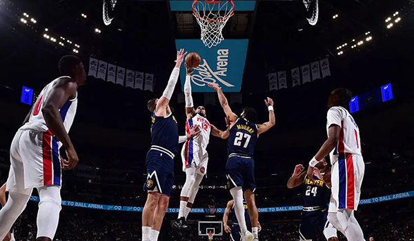 活塞险胜残阵掘金豪取两连胜,稳居东部第一