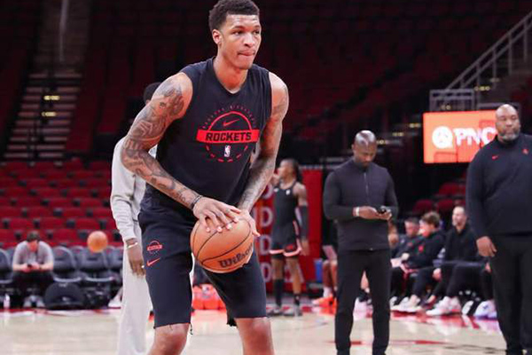 火箭伤病困扰下的阵容调整与锋线爆发