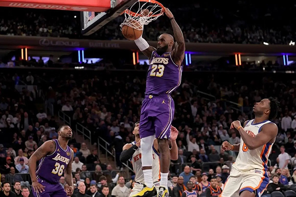 湖人负尼克斯,詹姆斯22+5+6难救主 对手纷纷盛赞传奇