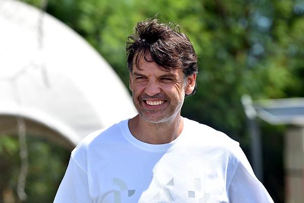 莫伦特斯:皇马炒阿隆索太急,球队领袖与阿韦洛亚仍铁瓷